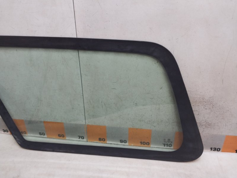 Стекло кузовное глухое левое