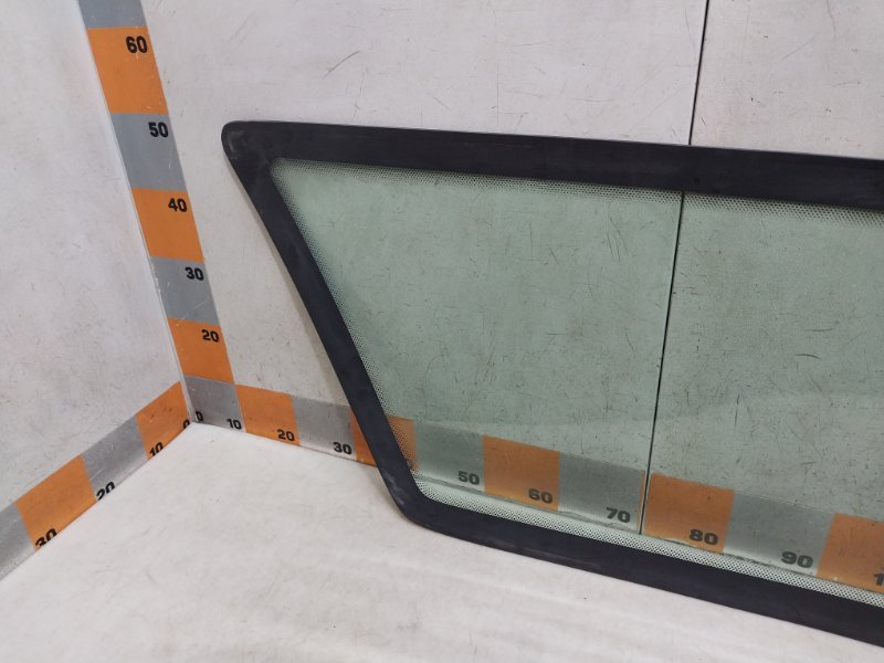 Стекло кузовное глухое левое