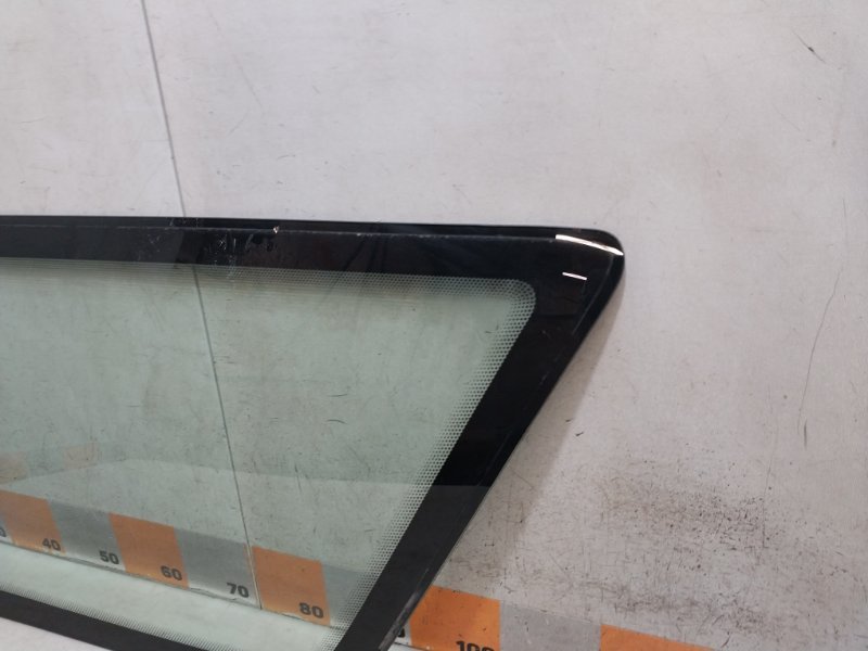 Стекло кузовное глухое левое