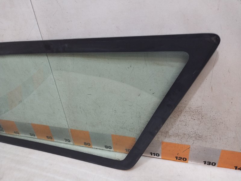 Стекло кузовное глухое левое