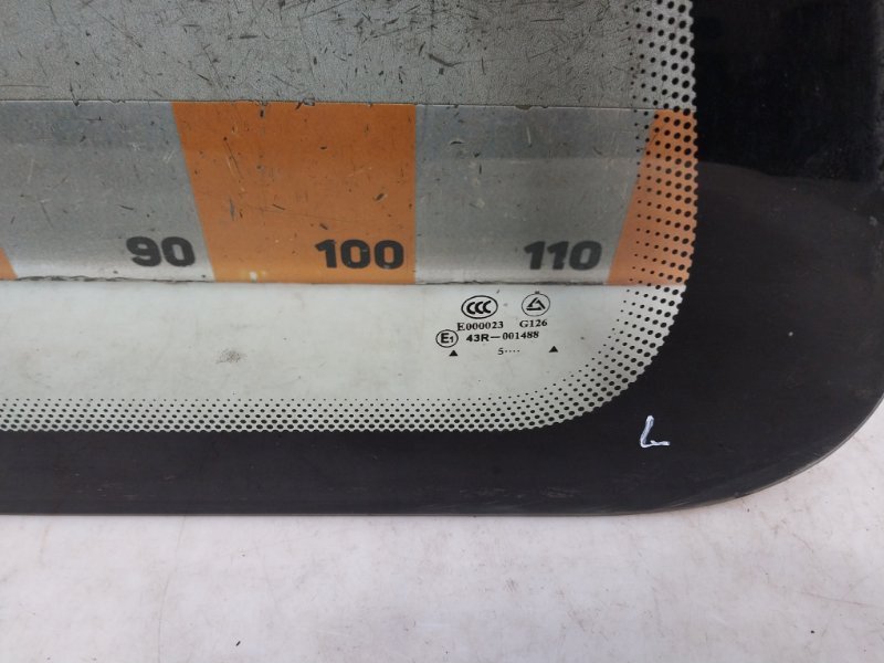 Стекло кузовное глухое левое