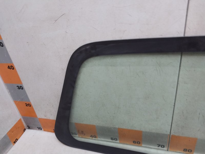 Стекло кузовное глухое левое