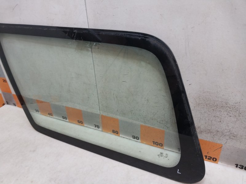 Стекло кузовное глухое левое