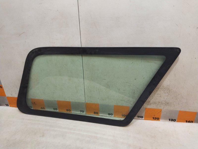 Стекло кузовное глухое левое