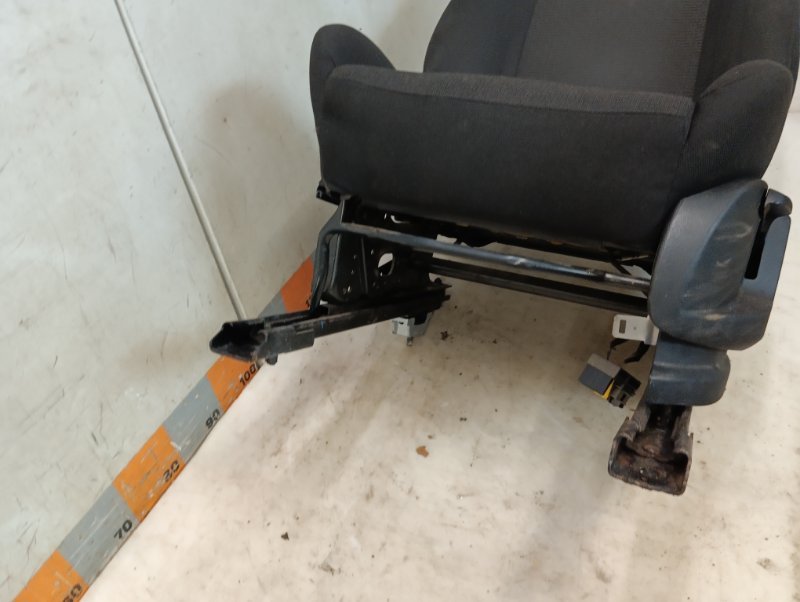 Сиденье переднее левое