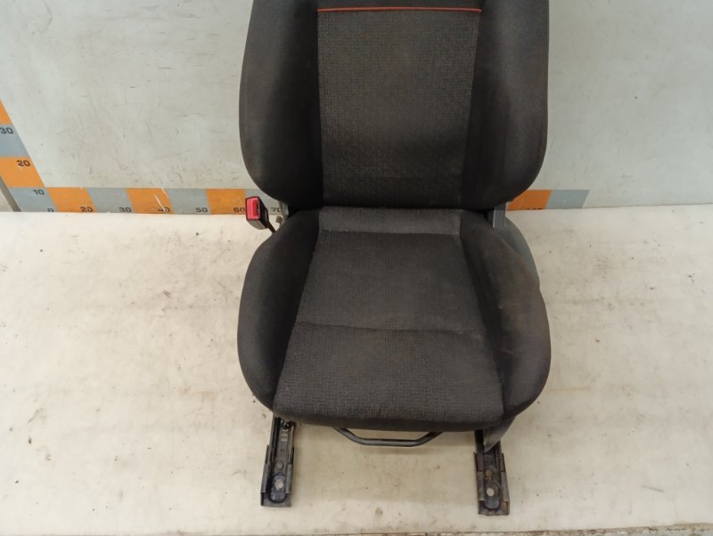 Сиденье переднее левое