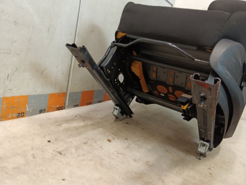 Сиденье переднее левое