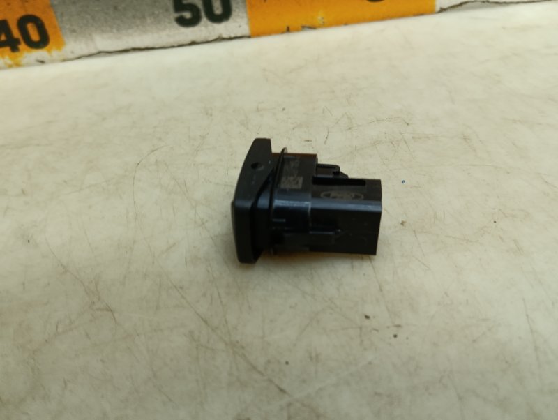 Кнопка стеклоподъемника