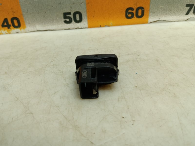 Кнопка стеклоподъемника