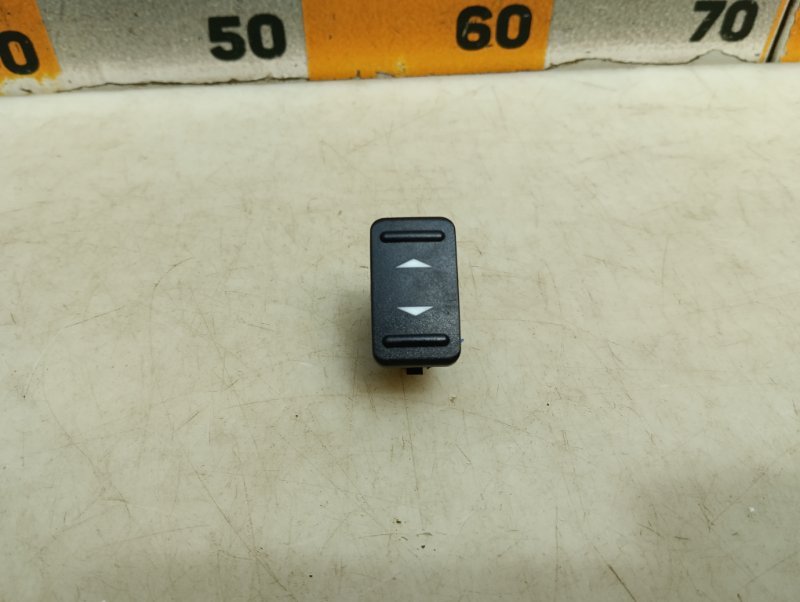 Кнопка стеклоподъемника