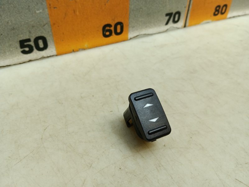 Кнопка стеклоподъемника