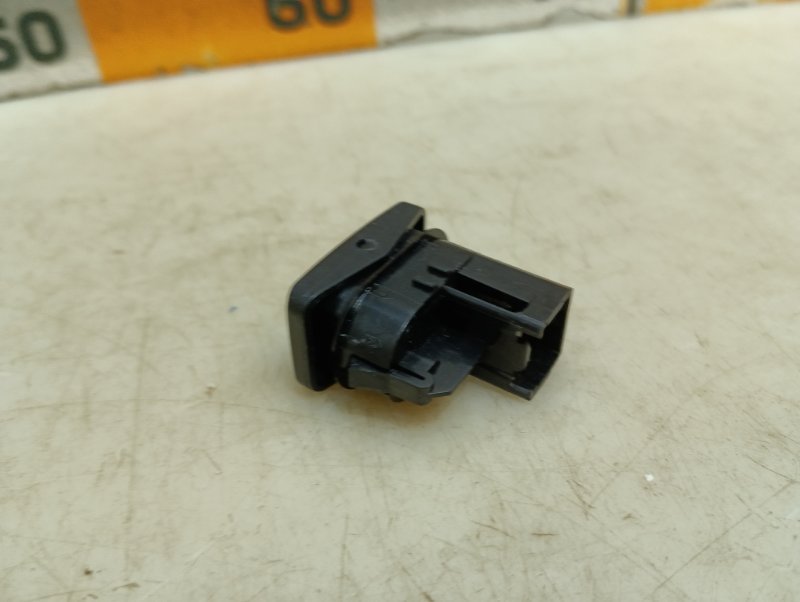 Кнопка стеклоподъемника