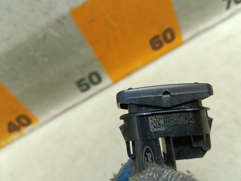 Кнопка стеклоподъемника