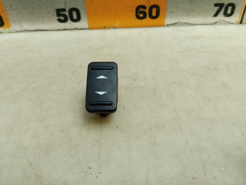 Кнопка стеклоподъемника