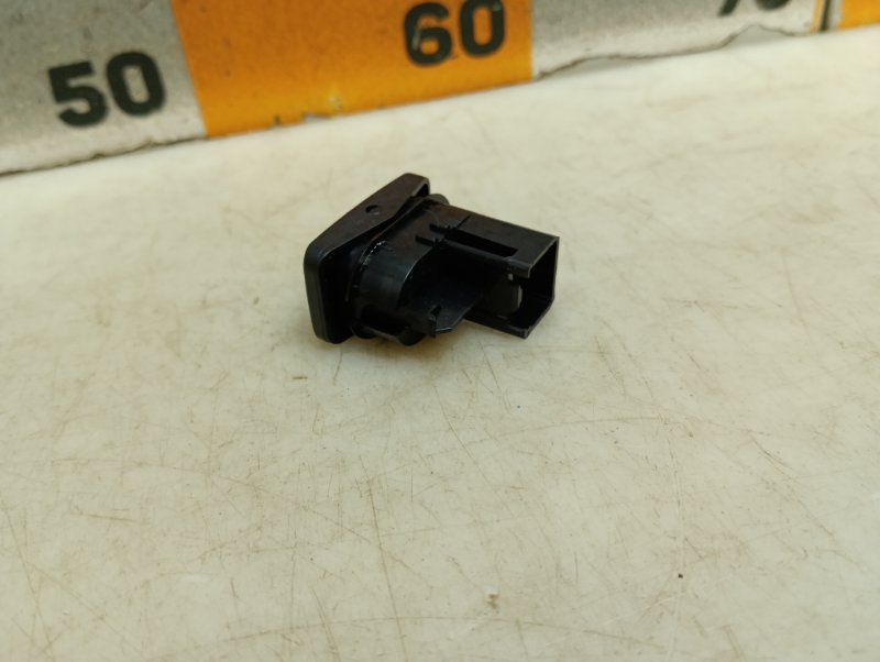 Кнопка стеклоподъемника