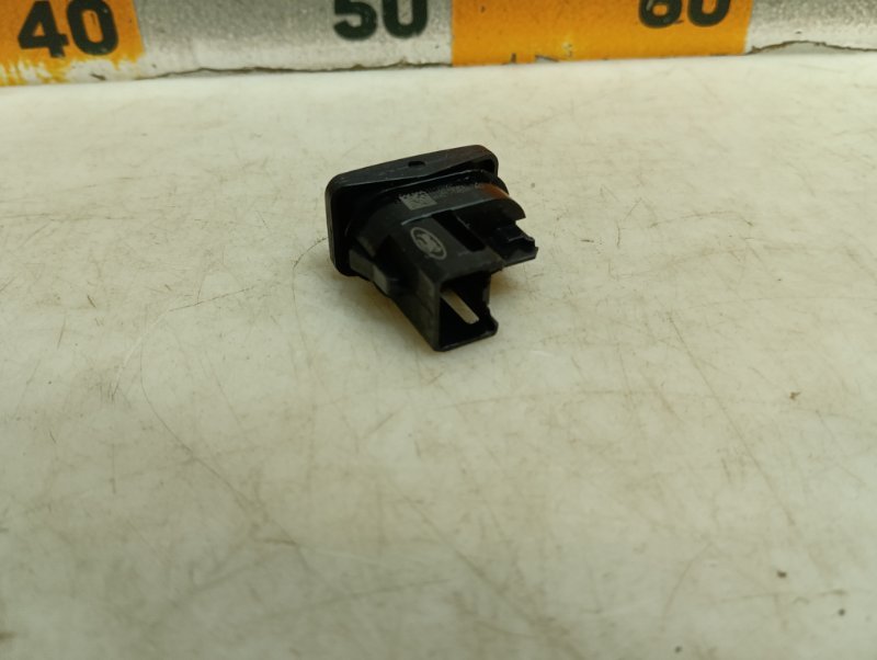 Кнопка стеклоподъемника