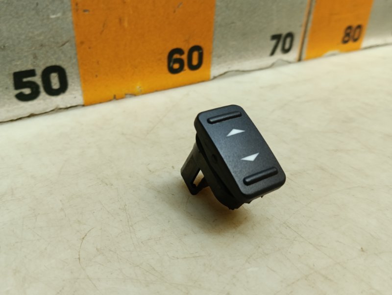 Кнопка стеклоподъемника