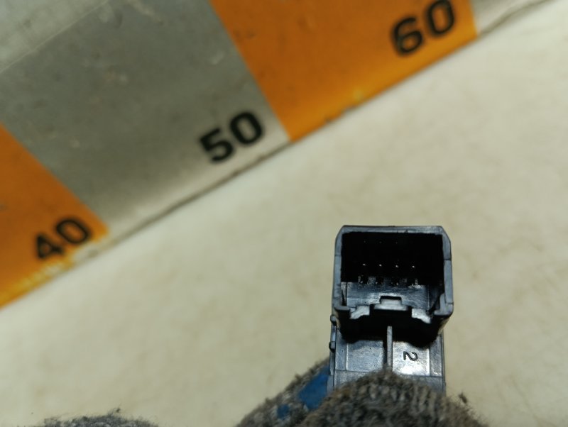 Кнопка стеклоподъемника