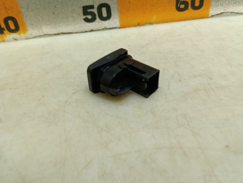 Кнопка стеклоподъемника