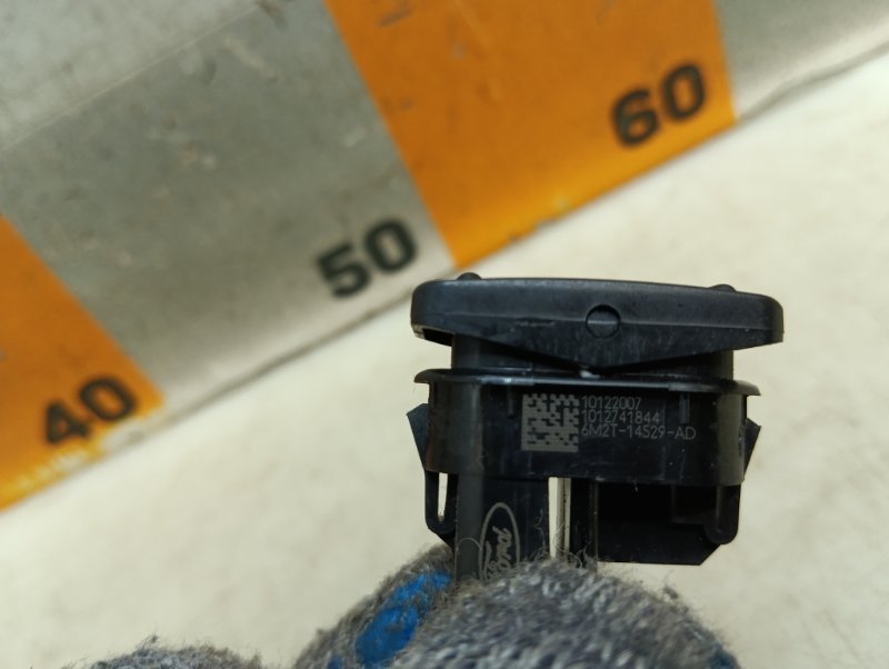 Кнопка стеклоподъемника