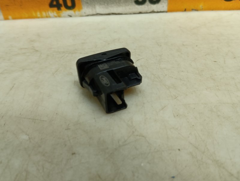 Кнопка стеклоподъемника