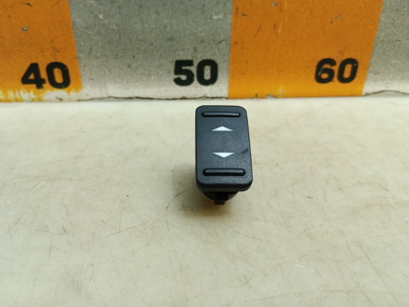 Кнопка стеклоподъемника