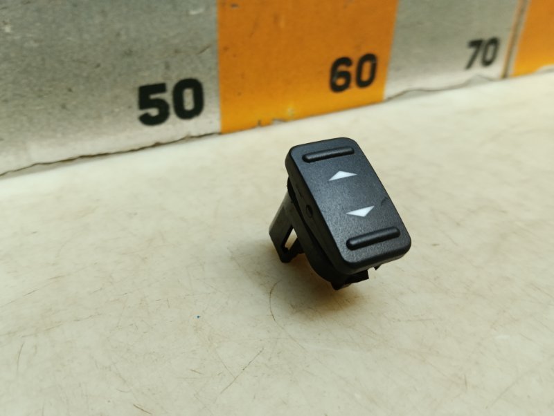 Кнопка стеклоподъемника