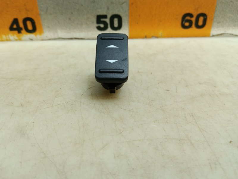 Кнопка стеклоподъемника