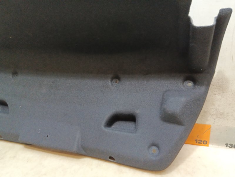 Обшивка крышки багажника