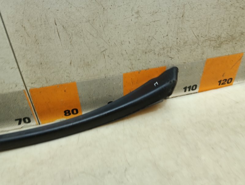 Молдинг лобового стекла