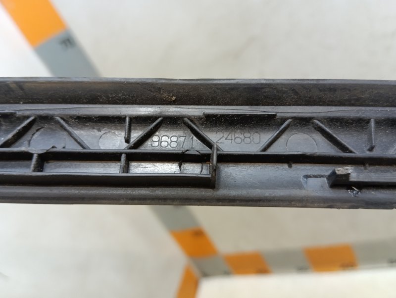 Молдинг лобового стекла