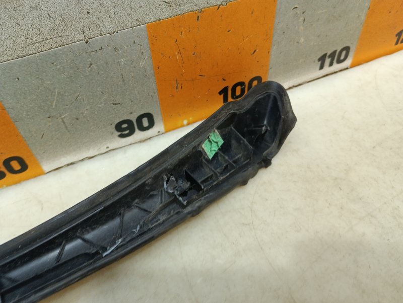 Молдинг лобового стекла