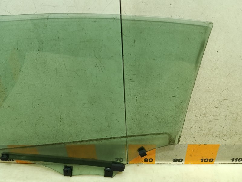 Стекло двери задней правой