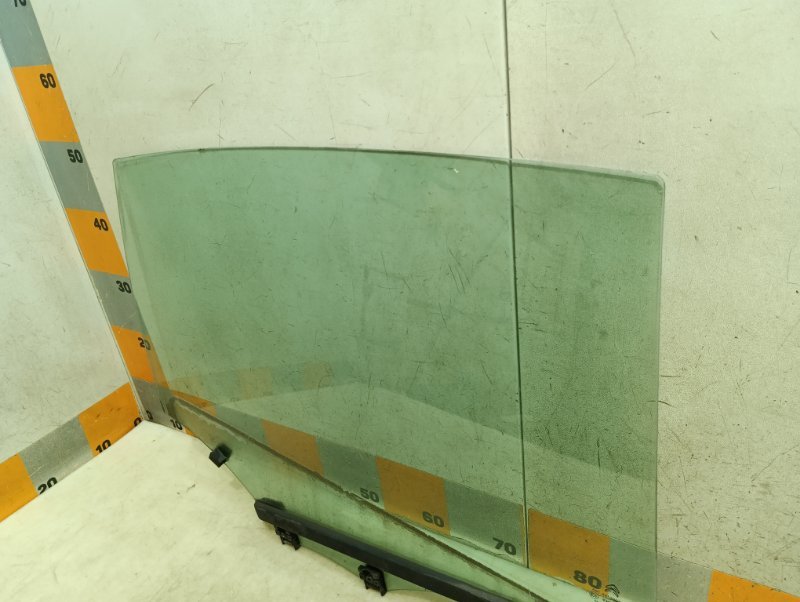 Стекло двери задней правой
