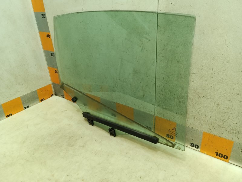 Стекло двери задней правой