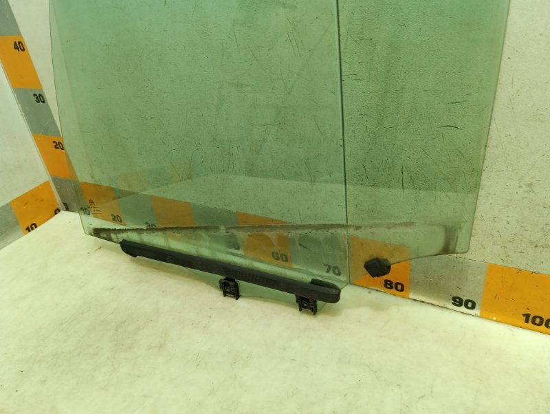 Стекло двери задней левой