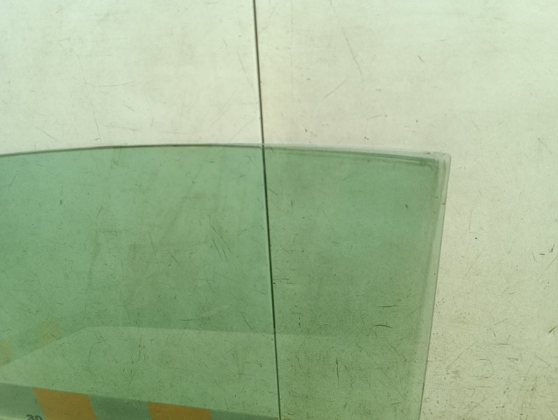 Стекло двери задней левой