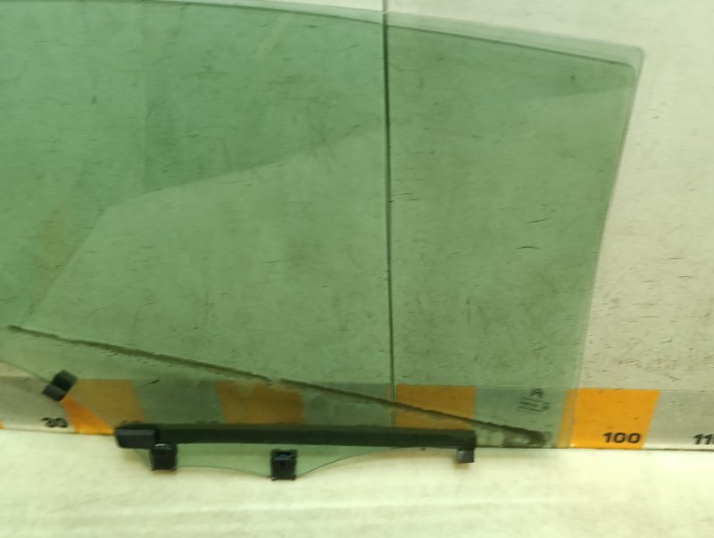 Стекло двери задней левой
