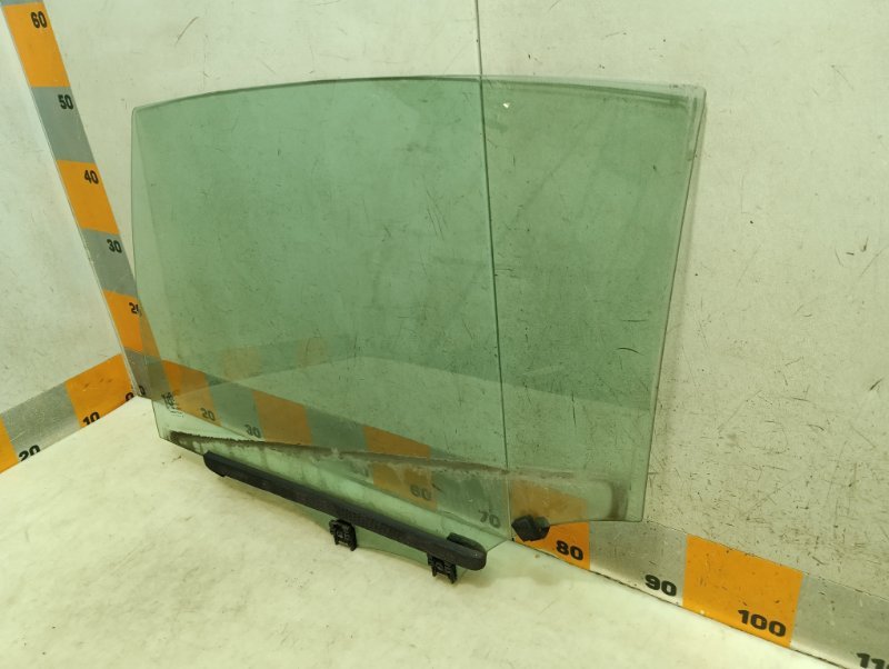 Стекло двери задней левой