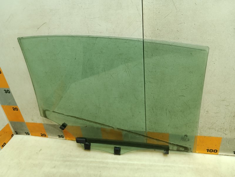 Стекло двери задней левой