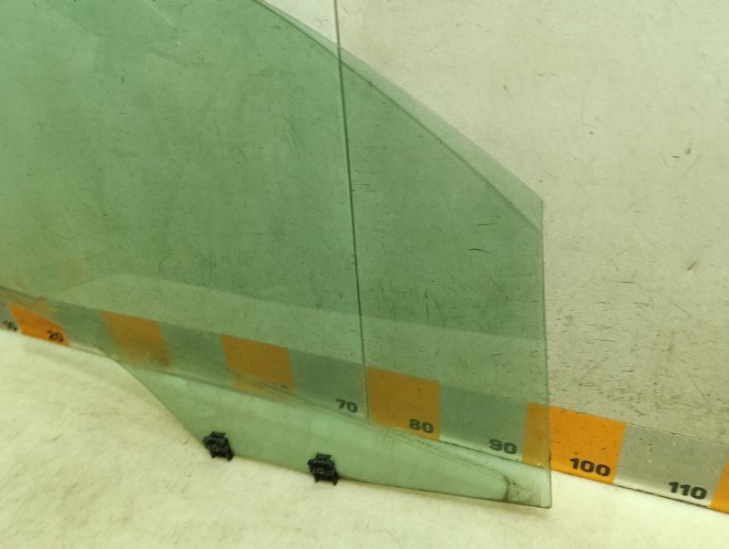 Стекло двери передней правой