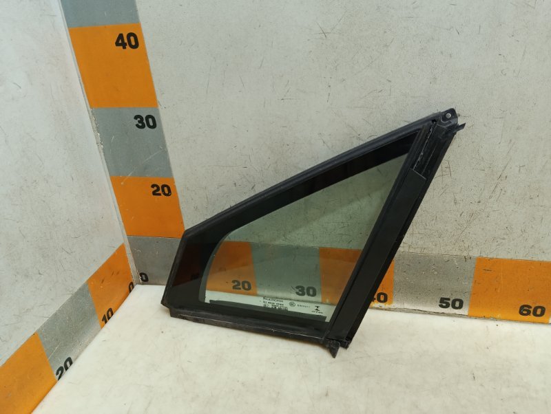 Стекло кузовное глухое левое