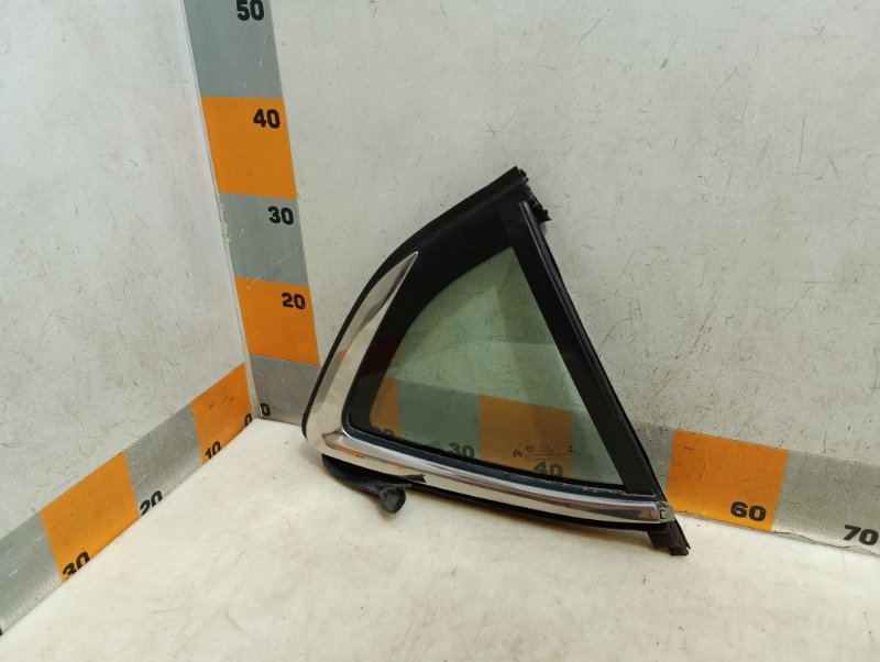 Стекло кузовное глухое левое