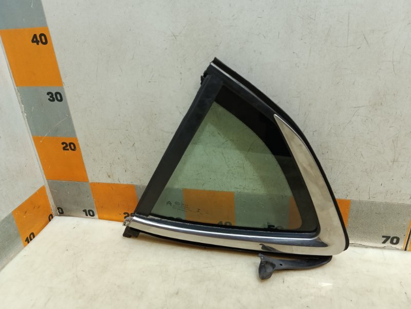 Стекло кузовное глухое левое
