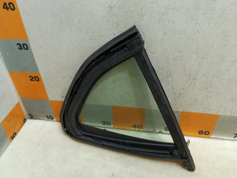 Стекло кузовное глухое левое