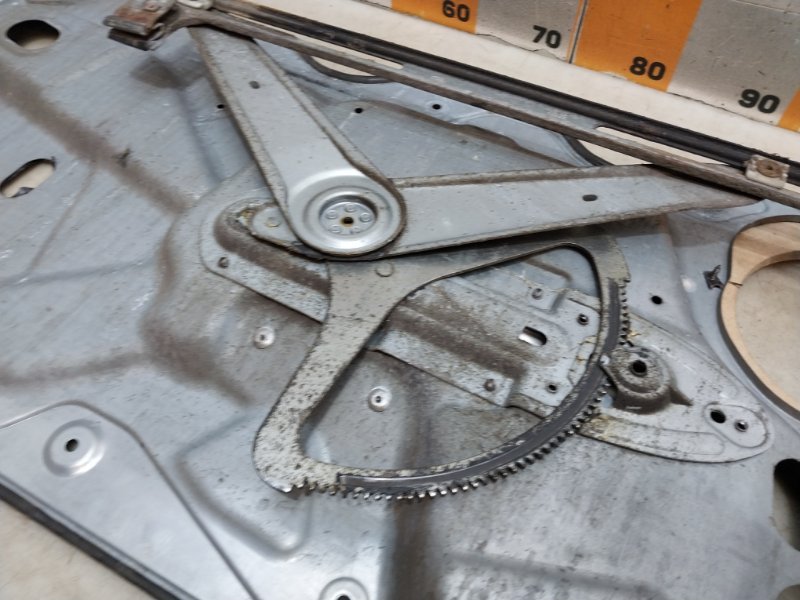 Стеклоподъемник электр. передний левый