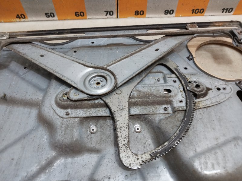 Стеклоподъемник электр. передний левый