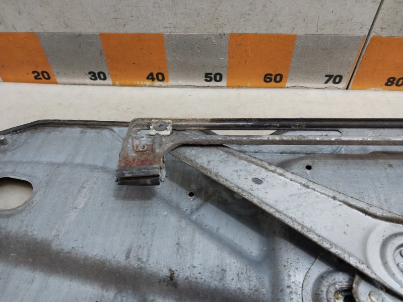 Стеклоподъемник электр. передний левый