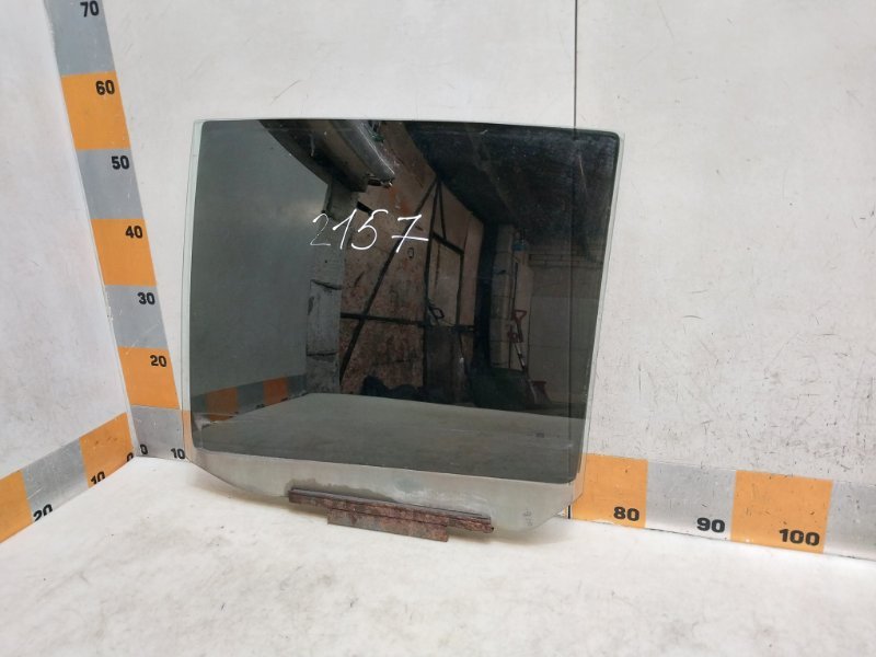 Стекло двери задней левой