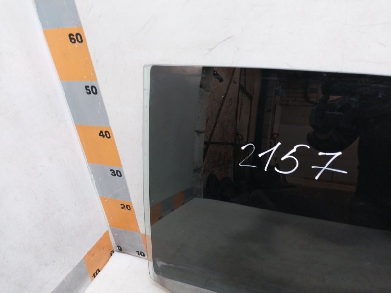 Стекло двери задней левой